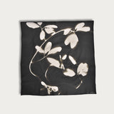 Trädgårdsscarf 'Wild Clematis' black/cream
