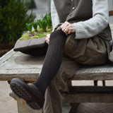 Knästrumpor i ull 'Ribbed' dark brown